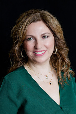 Esther_Experience_StudioHeadshots_2022-23