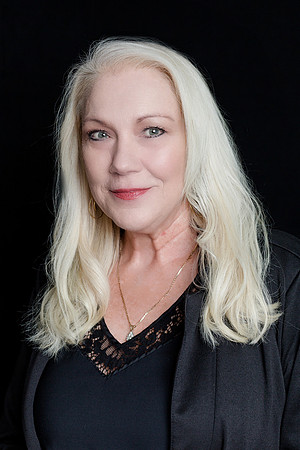 Esther_Experience_StudioHeadshots_2022-7