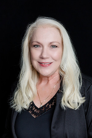 Esther_Experience_StudioHeadshots_2022-6