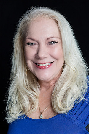 Esther_Experience_StudioHeadshots_2022-2