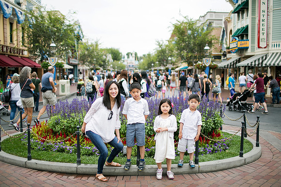 Chi_Chau_Family_Disney_2016-10