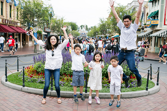 Chi_Chau_Family_Disney_2016-12