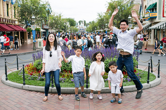 Chi_Chau_Family_Disney_2016-13