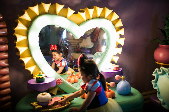 Chi_Chau_Family_Disney_2016-95
