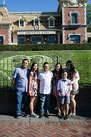 Thang_Family_Disney_2017-2