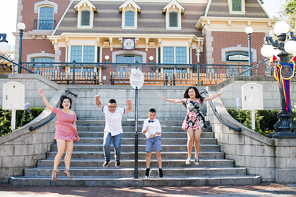 Thang_Family_Disney_2017-13